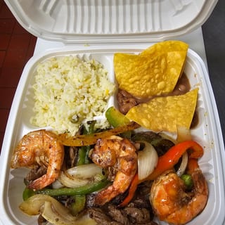 Fajita De Res Y Camarones